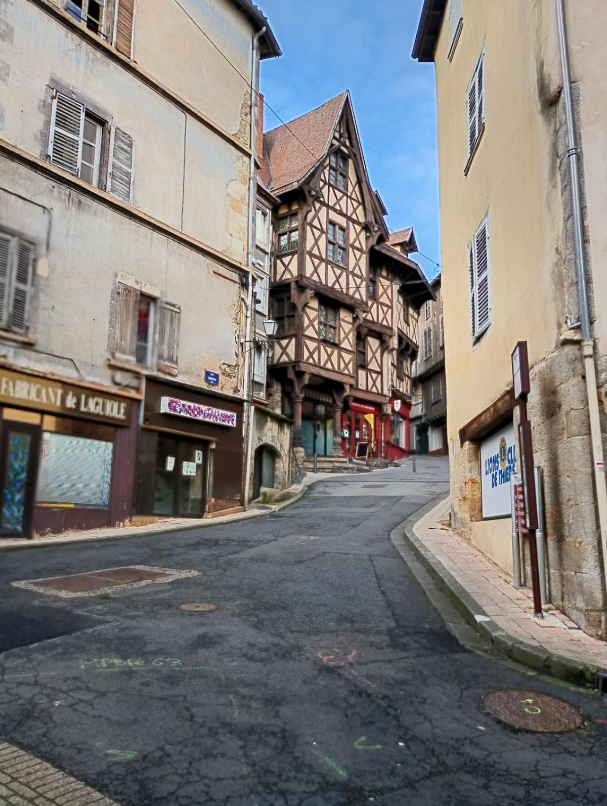 Duplex Center Thiers - Clermont-Ferrand - Lyon - Free Parking - Self-Check-In Apartamento Exterior foto